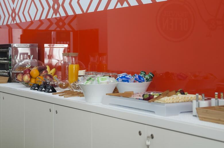 Bed & Breakfast Porta Da Arr�bida Hostel & Suites