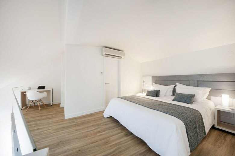 Bed & Breakfast Porta Da Arr�bida Hostel & Suites