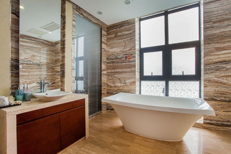 Deluxe Villa In Mingyue Mountain And Stream