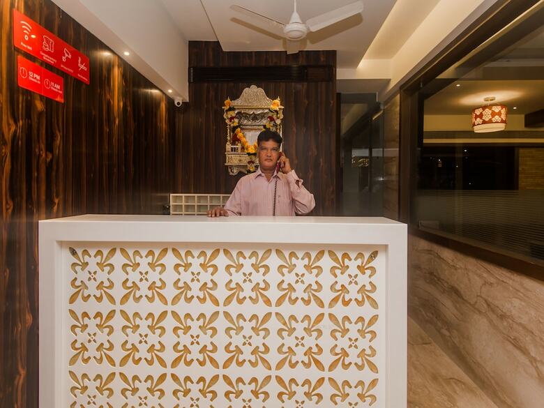 Oyo 16718 Hotel Aditya Residency