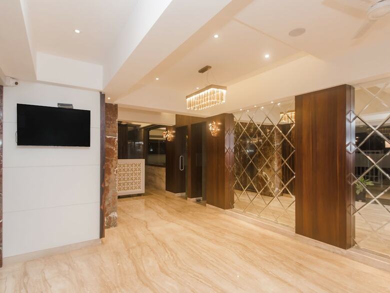 Oyo 16718 Hotel Aditya Residency