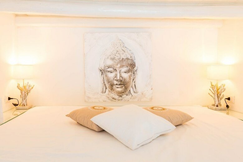 Pantheon Luxury Gold Apartment