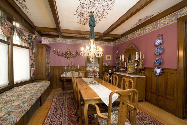 Bed & Breakfast The Victorian Tudor Inn