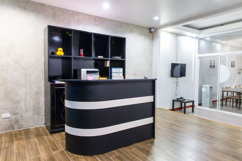 Hostal Sleep Lizm Hostel - Adults Only