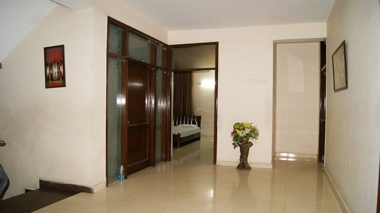 Hotel Maxfort Guest House Gurgaon