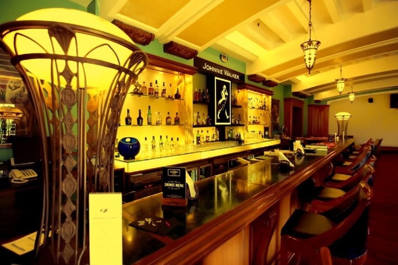 Hotel Dlf Club 4