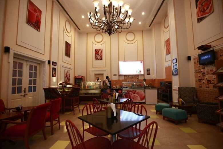 Hotel Dlf Club 4