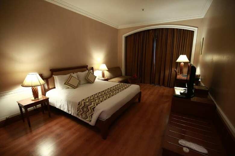 Hotel Dlf Club 4
