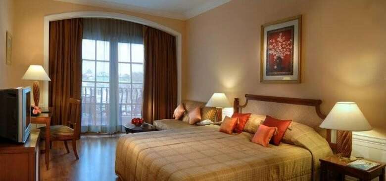 Hotel Dlf Club 4
