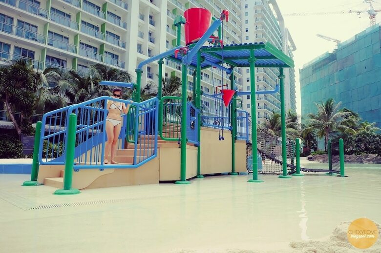 Azure Urban Resort Hostedbyces