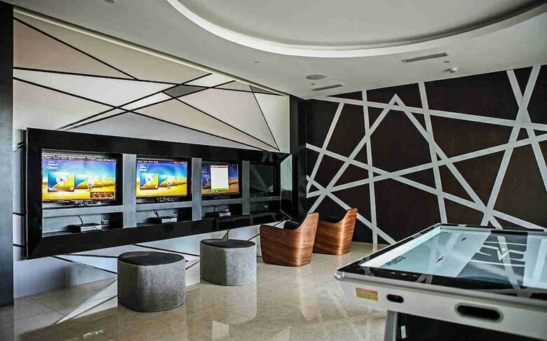 Azure Urban Resort Hostedbyces