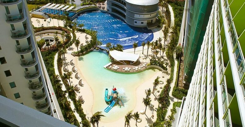 Azure Urban Resort Hostedbyces