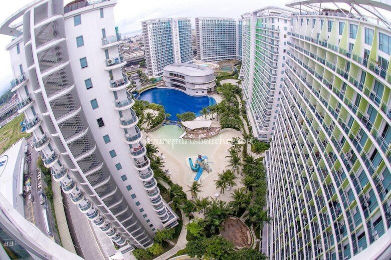 Azure Urban Resort Hostedbyces