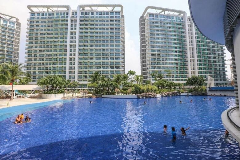 Azure Urban Resort Hostedbyces