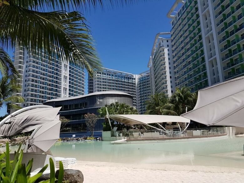 Azure Urban Resort Hostedbyces