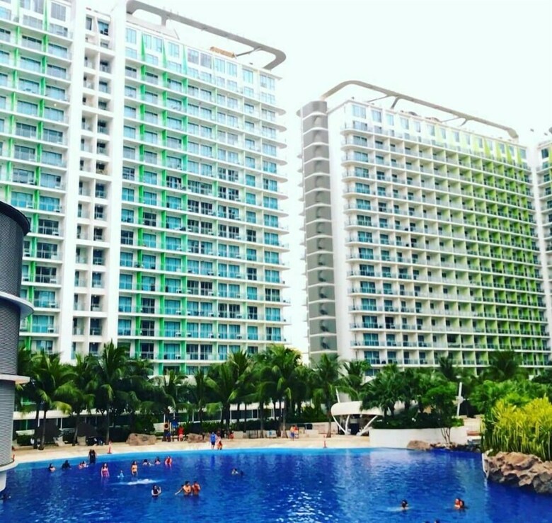 Azure Urban Resort Hostedbyces