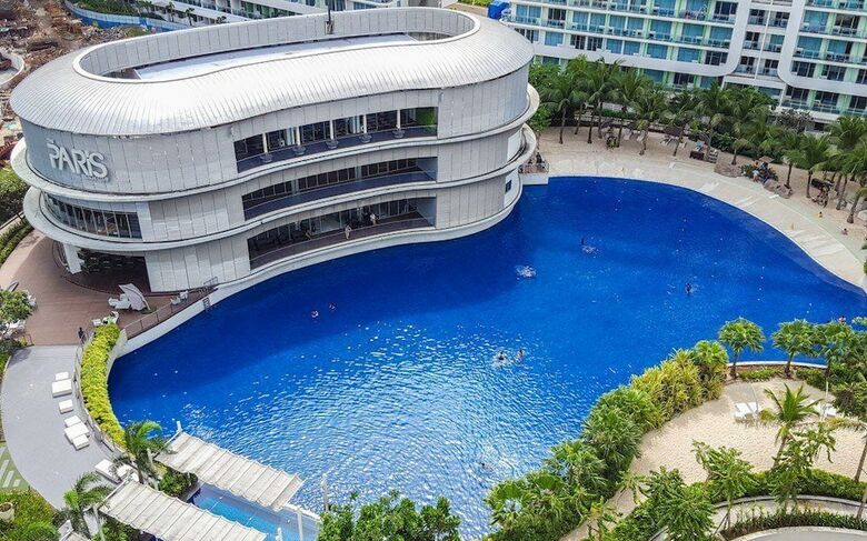 Azure Urban Resort Hostedbyces