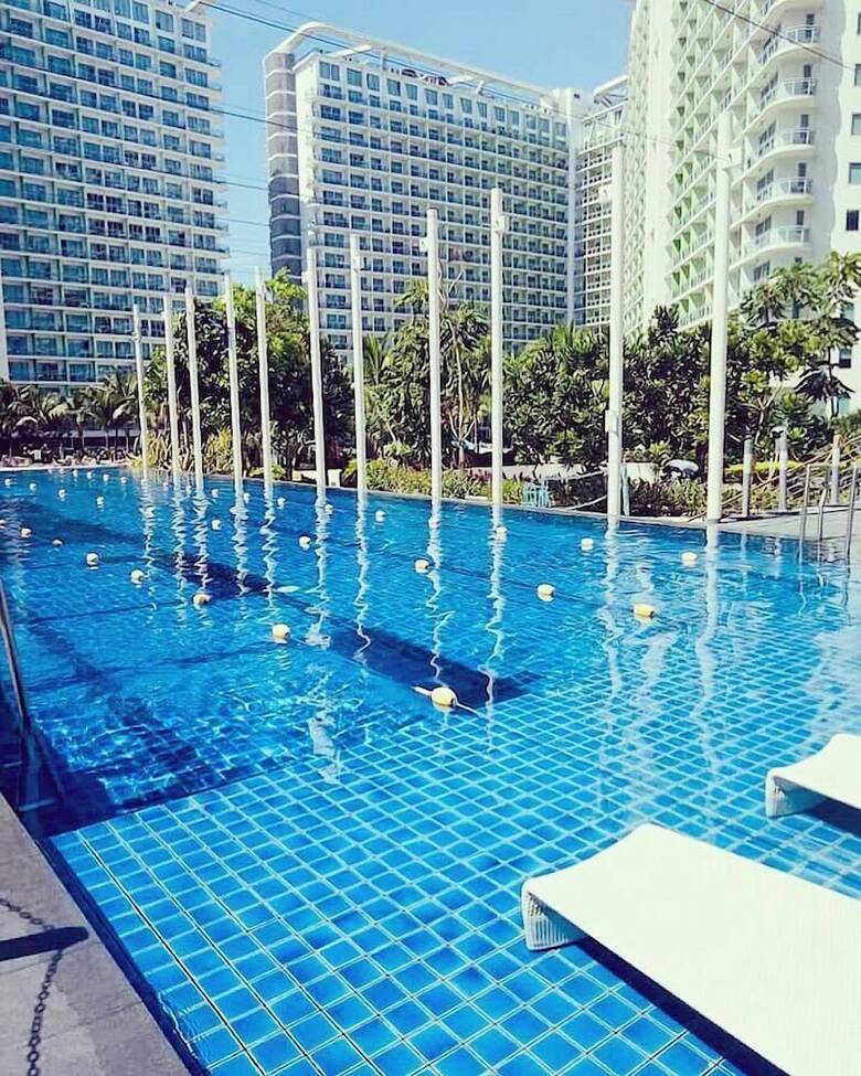 Azure Urban Resort Hostedbyces