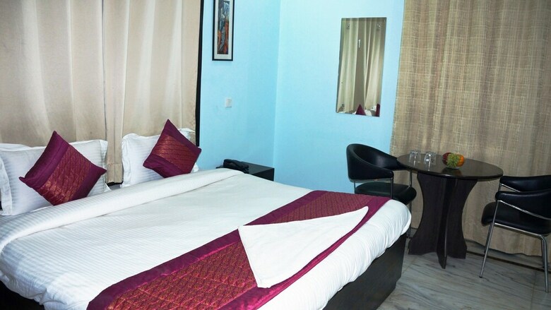 Hotel Maxfort Service Apartment