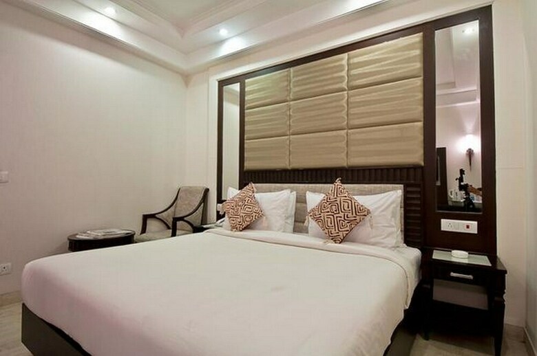 Hotel Maxfort Sikandarpur Metro