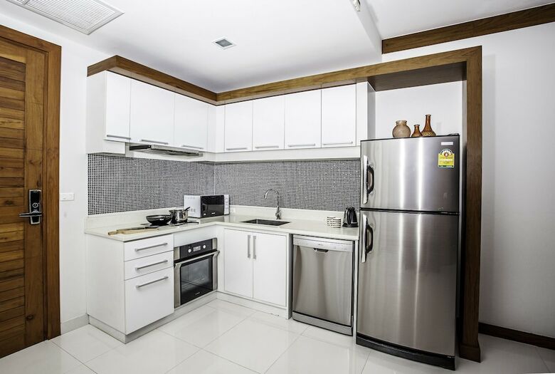 Q Kata Residence