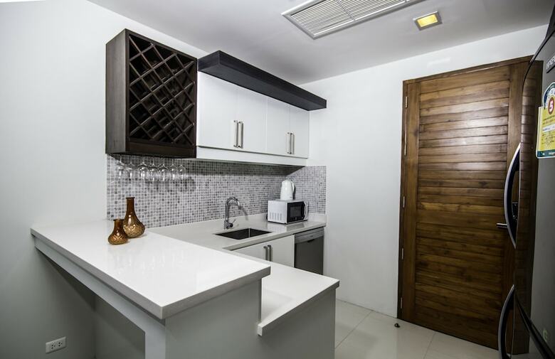 Q Kata Residence
