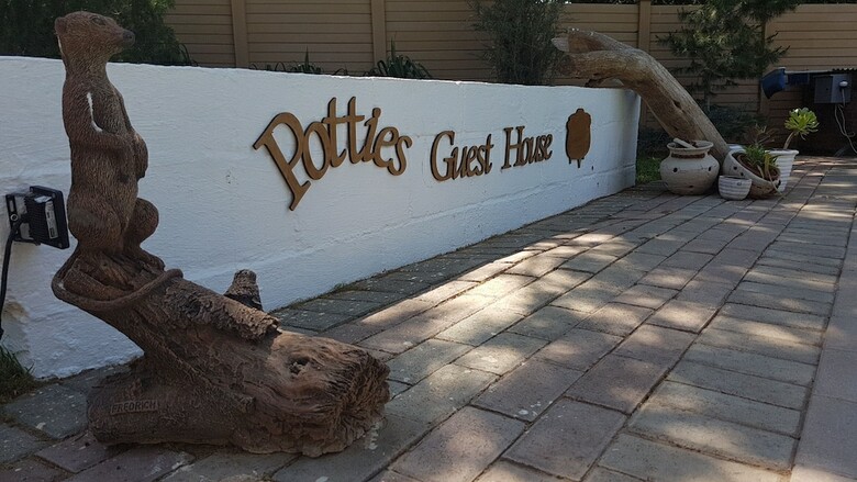 Hotel Potties Guest House