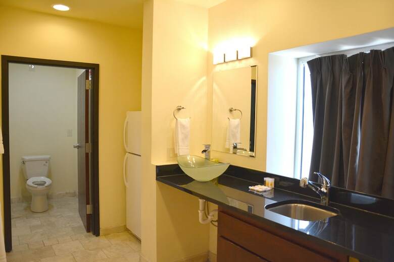 Hotel Days Inn & Suites By Wyndham Milwaukee