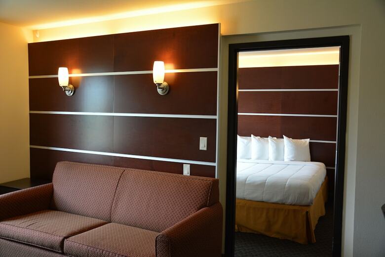 Hotel Days Inn & Suites By Wyndham Milwaukee