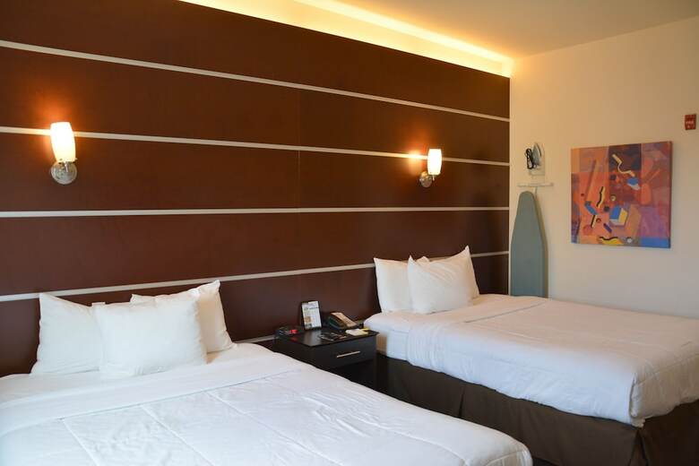 Hotel Days Inn & Suites By Wyndham Milwaukee