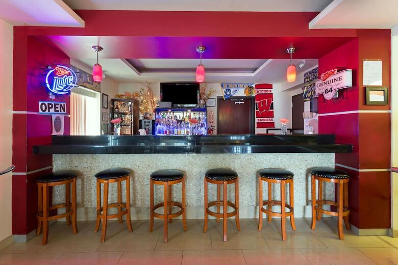 Hotel Days Inn & Suites By Wyndham Milwaukee