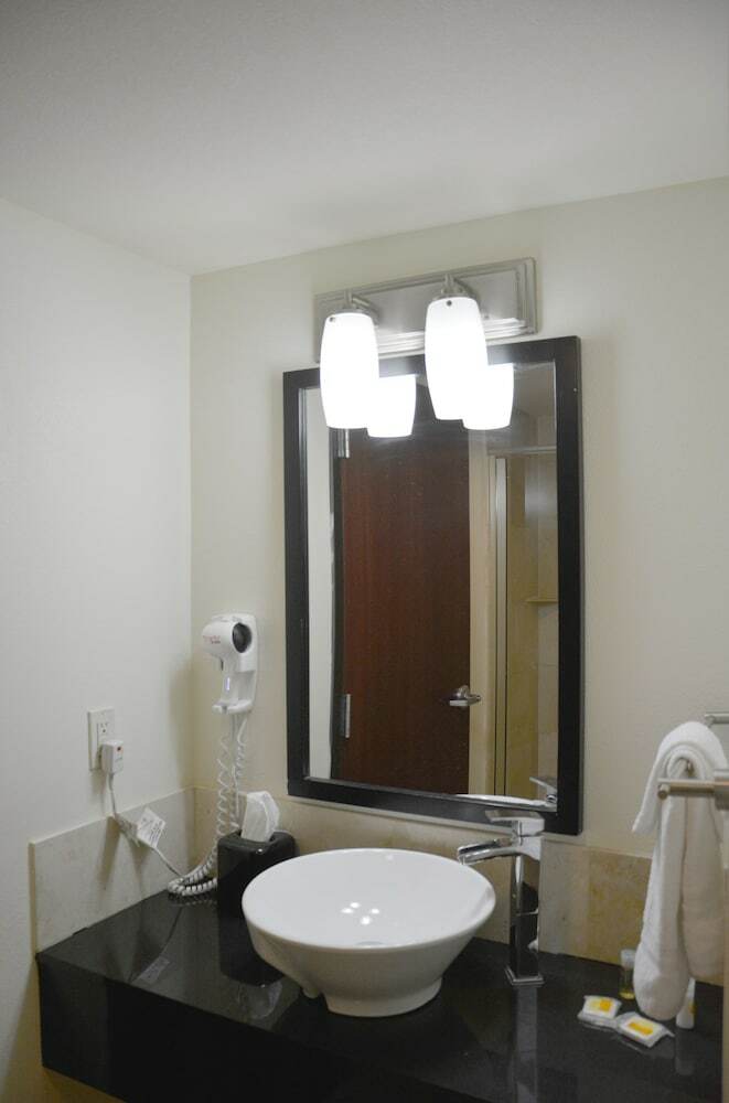 Hotel Days Inn & Suites By Wyndham Milwaukee