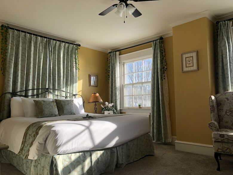 Bed & Breakfast 1 West Inn Waterfront