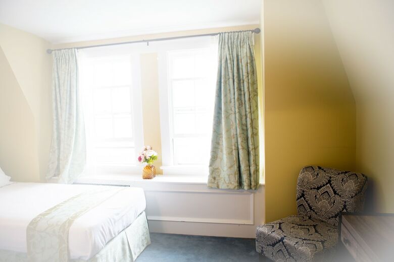 Bed & Breakfast 1 West Inn Waterfront