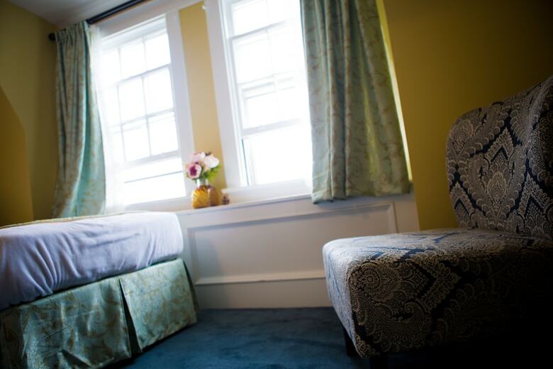 Bed & Breakfast 1 West Inn Waterfront