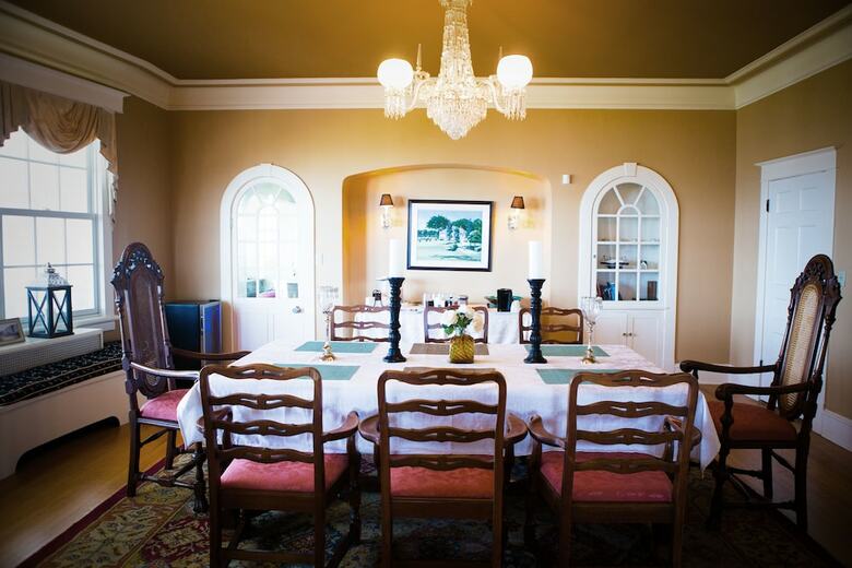 Bed & Breakfast 1 West Inn Waterfront
