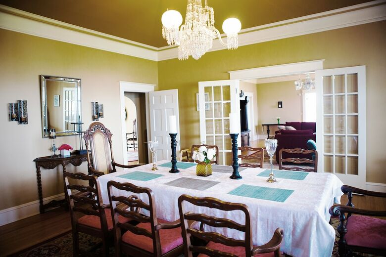 Bed & Breakfast 1 West Inn Waterfront