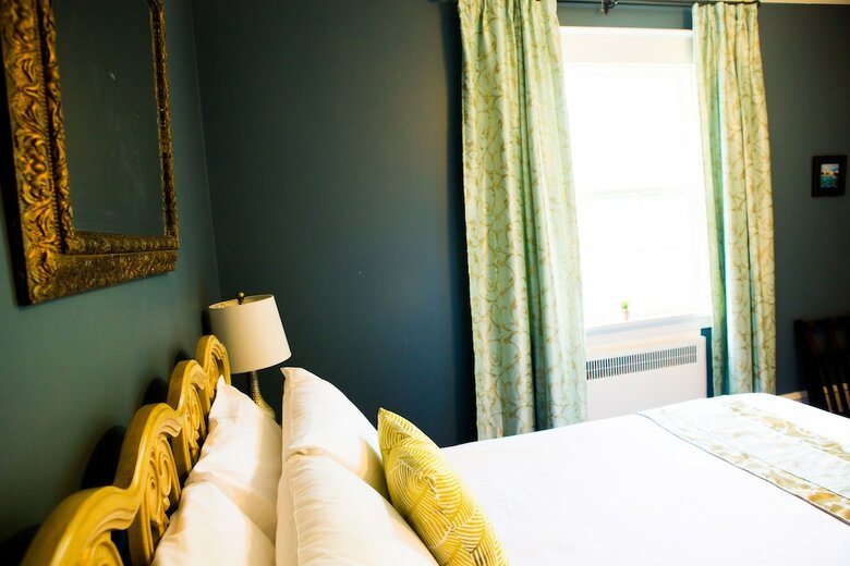 Bed & Breakfast 1 West Inn Waterfront