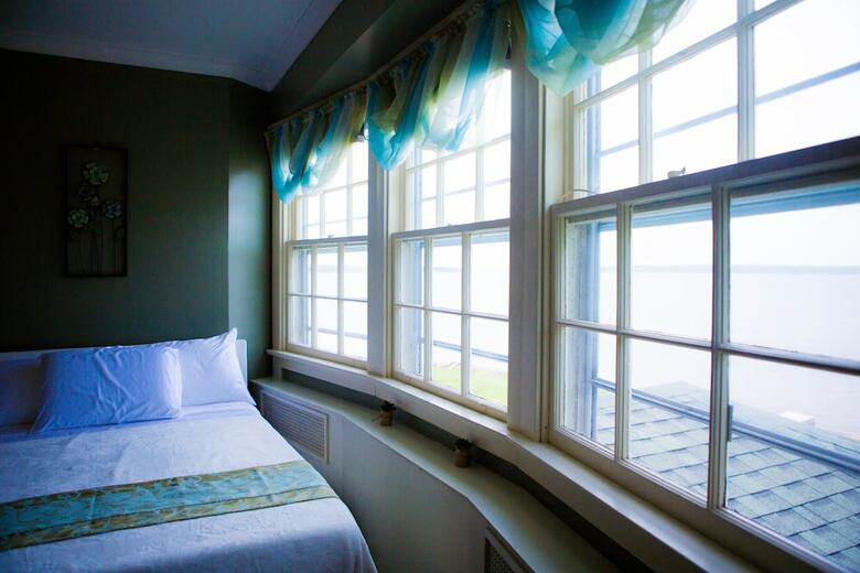Bed & Breakfast 1 West Inn Waterfront