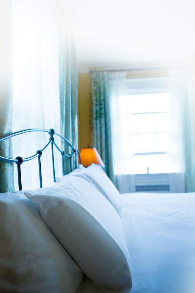 Bed & Breakfast 1 West Inn Waterfront