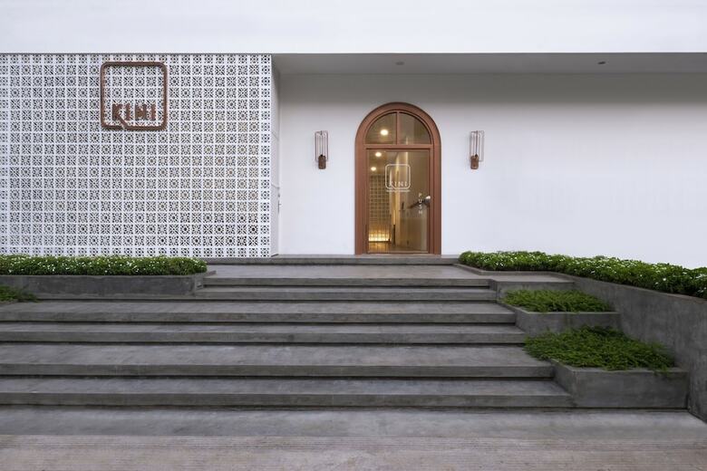 Kini Luxury Capsule - Hostel