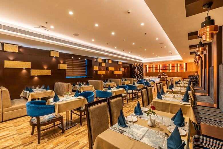 Hotel Divine Clarks Inn Suites