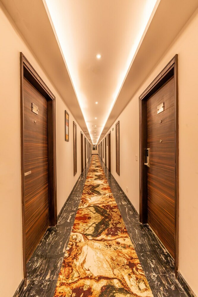 Hotel Divine Clarks Inn Suites