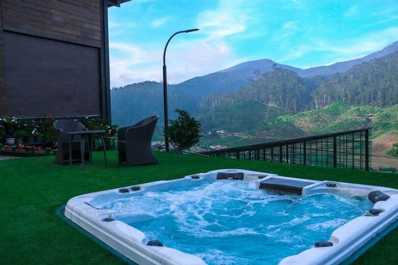 The Golden Ridge Hotel