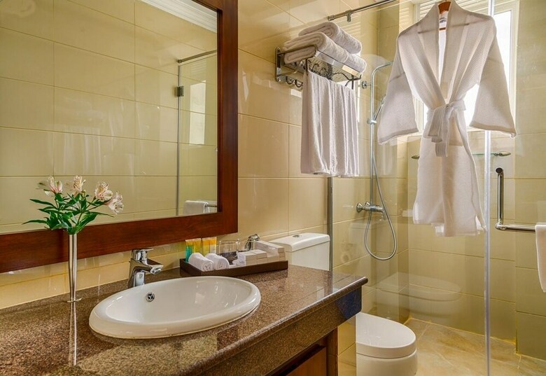 The Golden Ridge Hotel