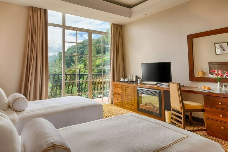 The Golden Ridge Hotel