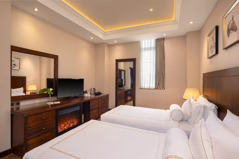 The Golden Ridge Hotel