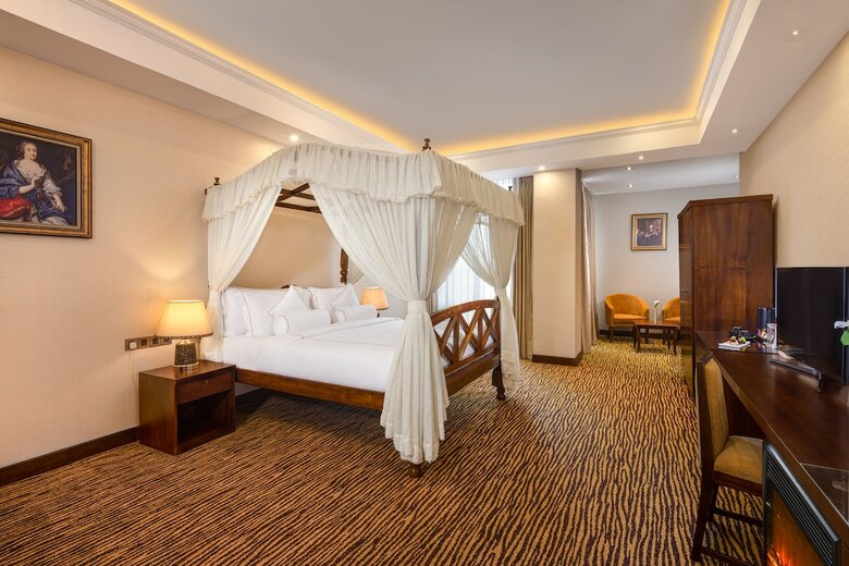 The Golden Ridge Hotel