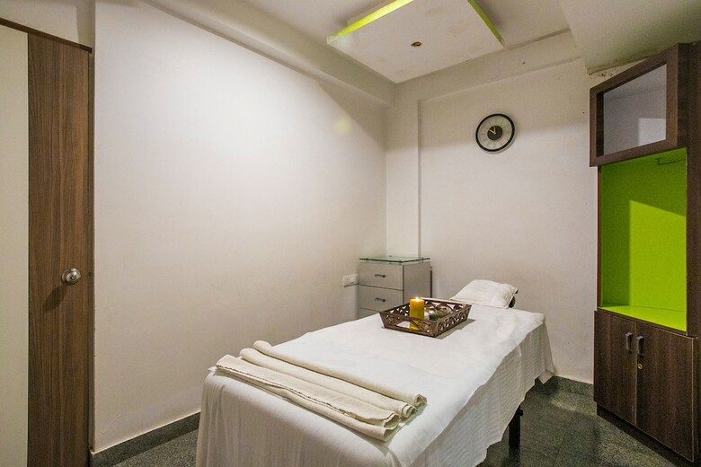Hotel Oyo 17018 Roots Nest
