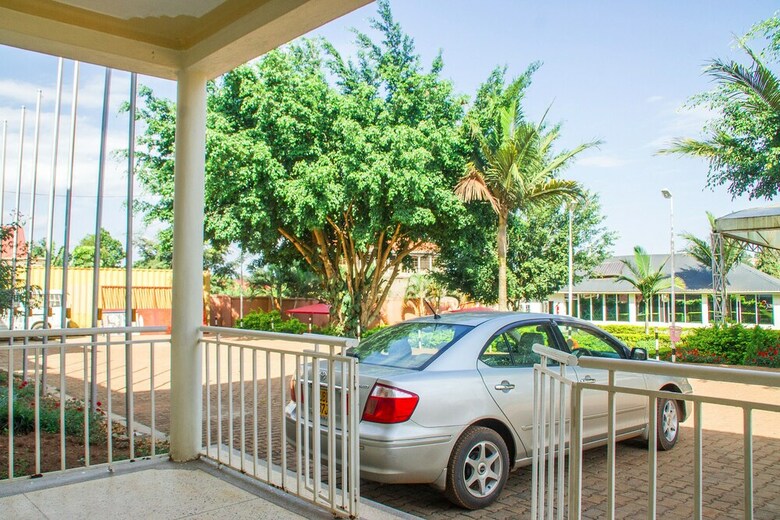 Hotel Alvers Mukono